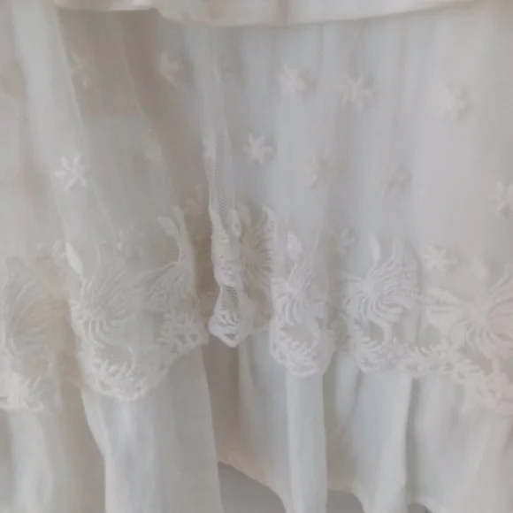 Lace and Ruffles Large White Tank Top EUC - Picture 3 of 7